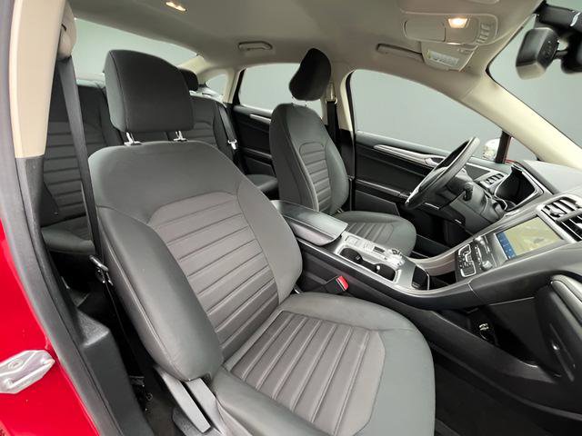 Used 2020 Ford Fusion SE image 32