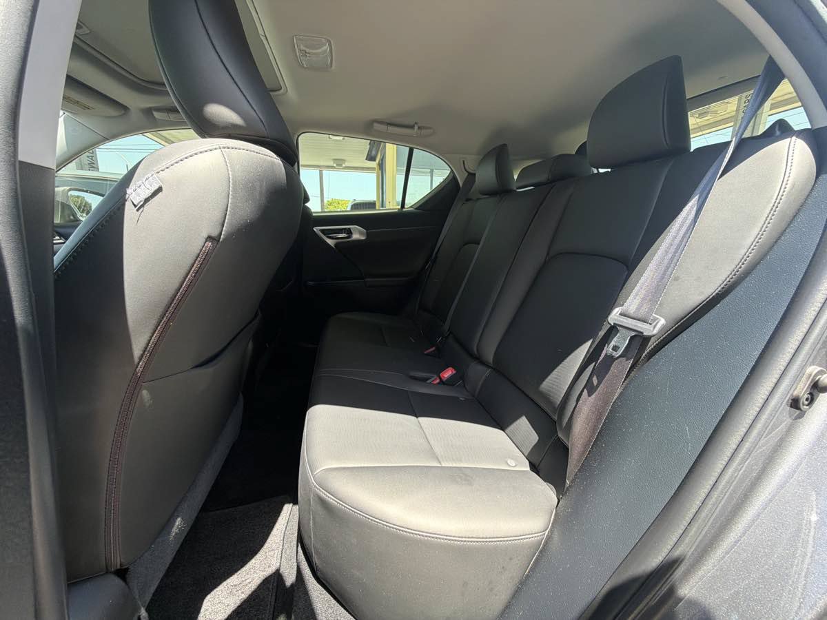 Used 2013 Lexus CT 200h w/ Premium Pkg w/Backup Camera FWD image 7