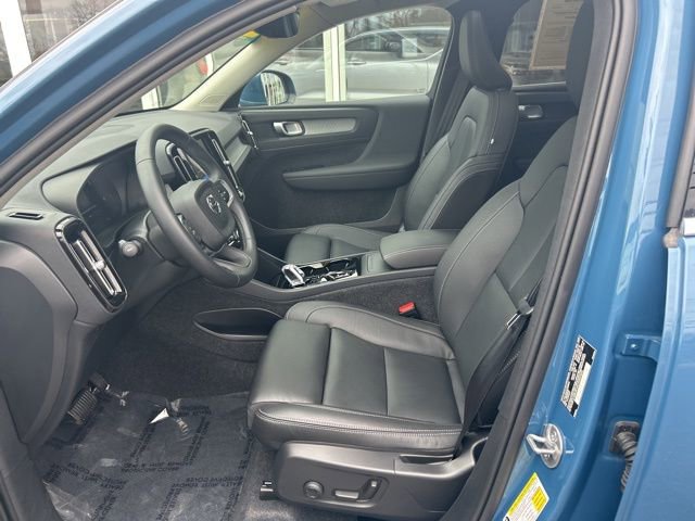 Certified 2025 Volvo XC40 B5 Plus image 19