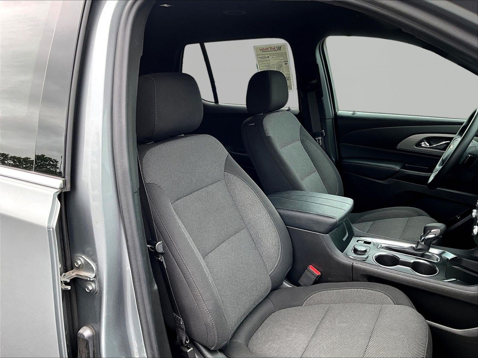 Used 2023 Chevrolet Traverse LT FWD image 29