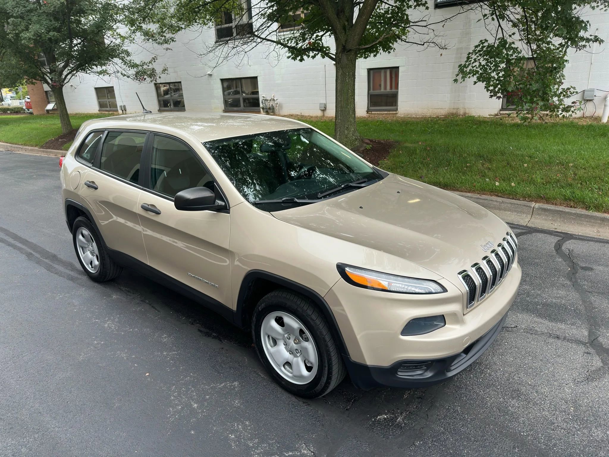 Used 2014 Jeep Cherokee Sport