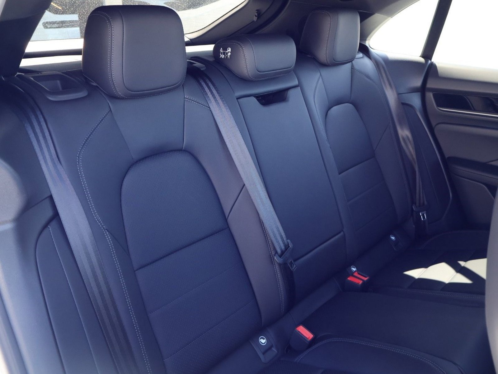 New 2026 Porsche Macan Electric RWD image 23