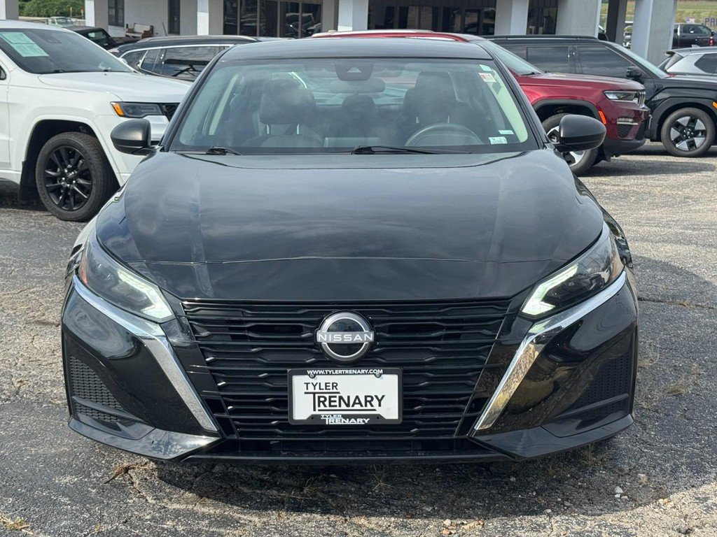 Used 2024 Nissan Altima 2.5 SV FWD image 9