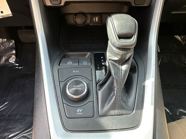 Used 2024 Toyota RAV4 LE AWD/4WD image 26
