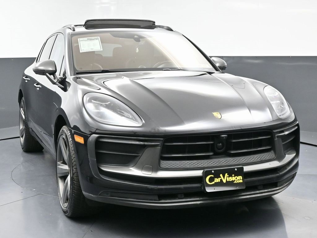 Used 2023 Porsche Macan Turbo image 3