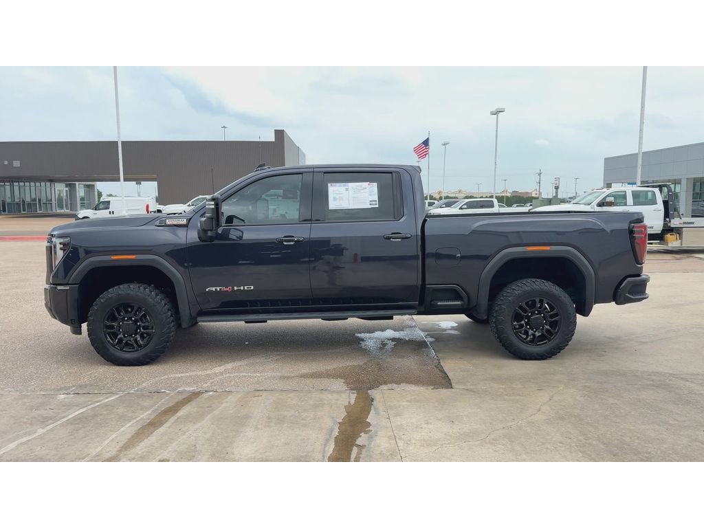 Used 2024 GMC Sierra 2500 AT4 w/ AT4 Preferred Package AWD/4WD image 5