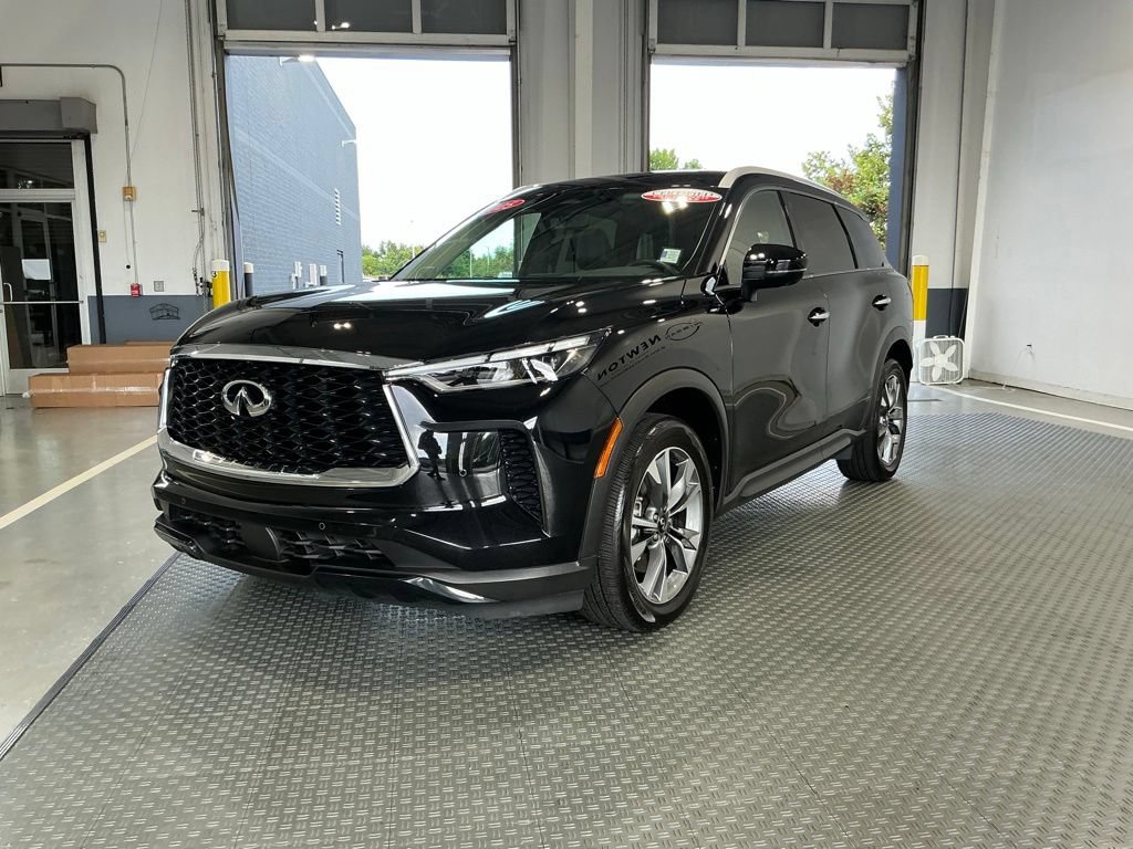 Used 2025 INFINITI QX60 Luxe FWD image 2