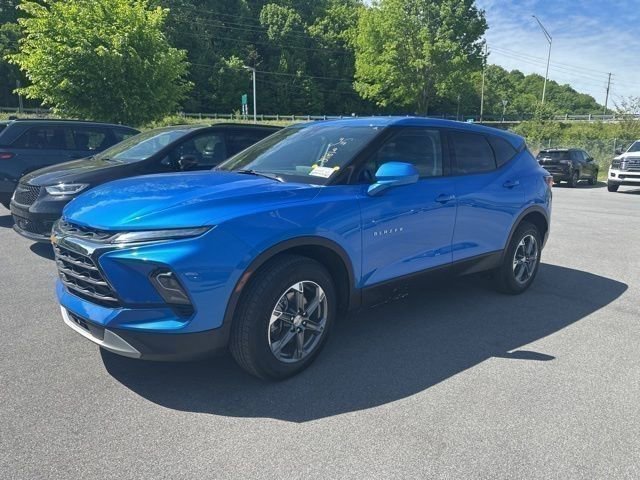 Used 2025 Chevrolet Blazer LT AWD/4WD image 23