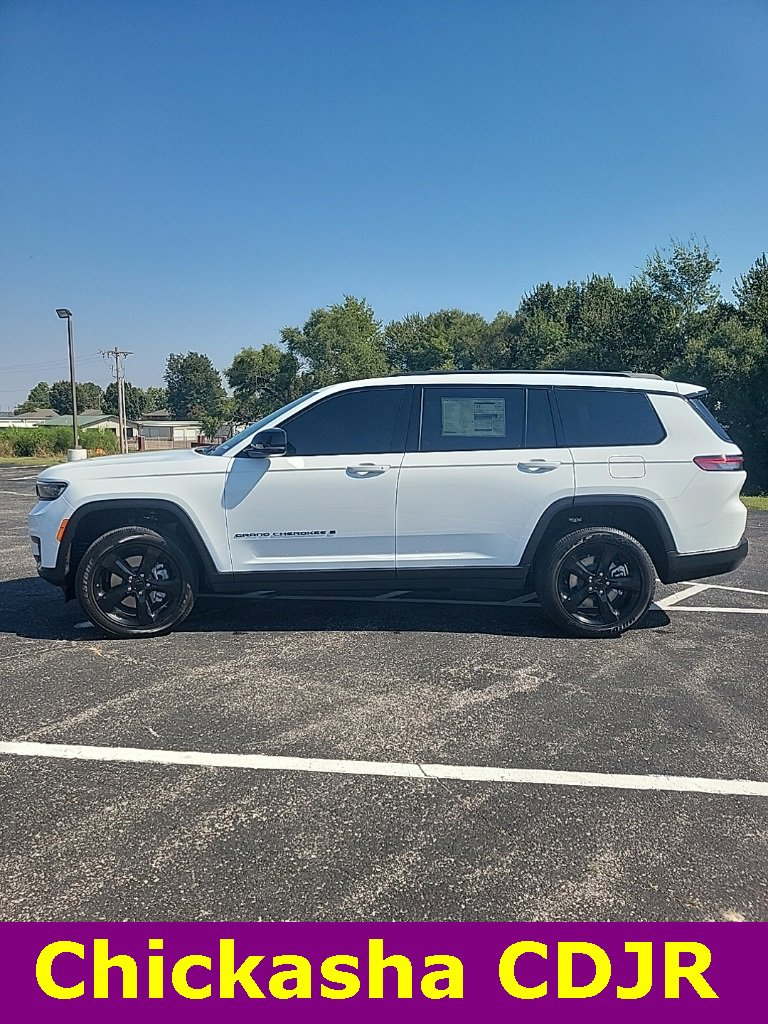 New 2025 Jeep Grand Cherokee L Altitude image 4