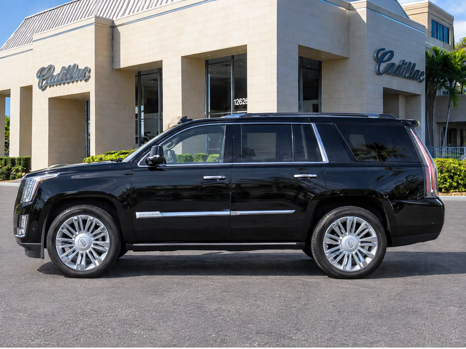 Used 2018 Cadillac Escalade Platinum AWD/4WD image 6