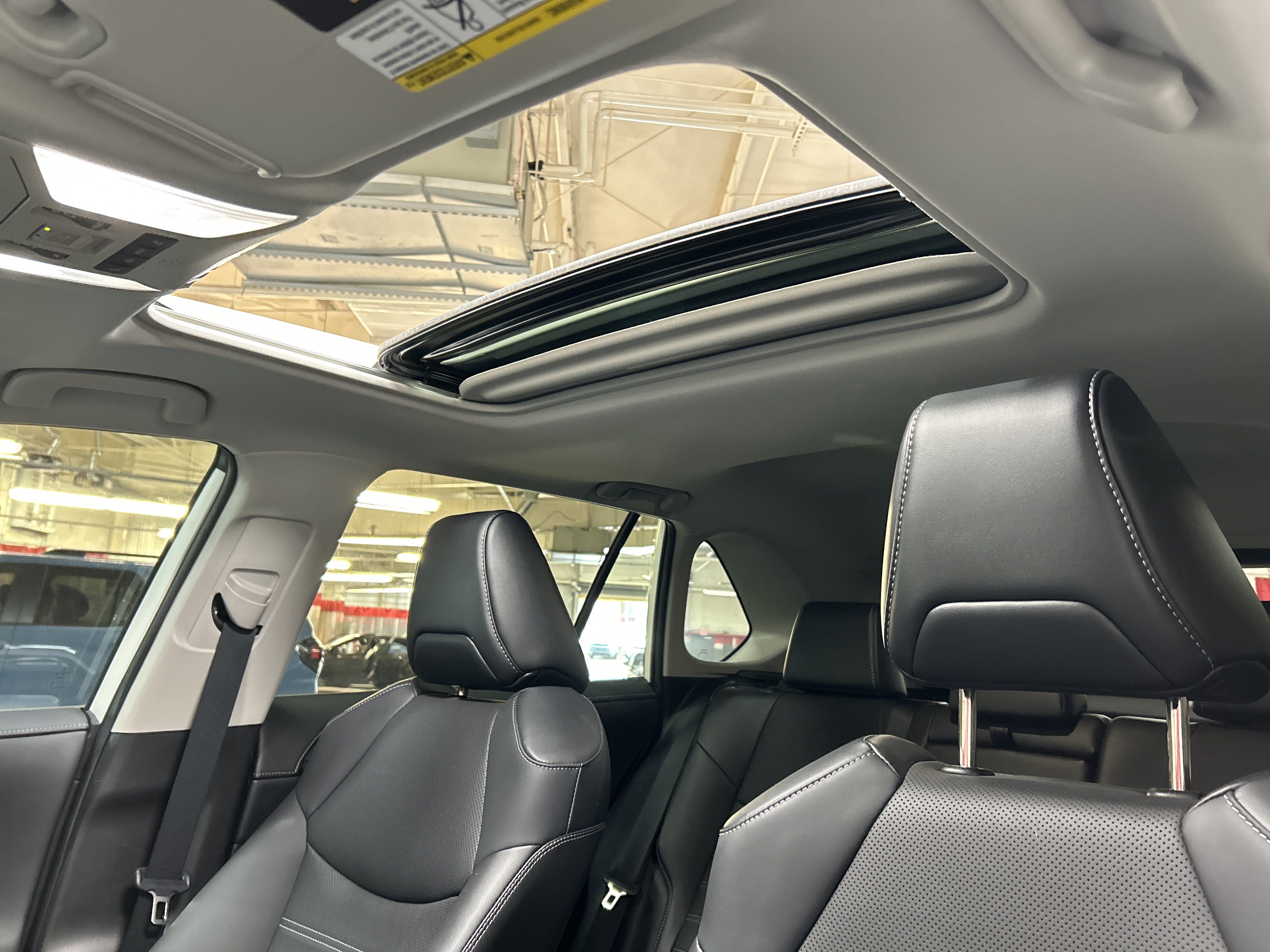 Used 2022 Toyota RAV4 Limited FWD image 14