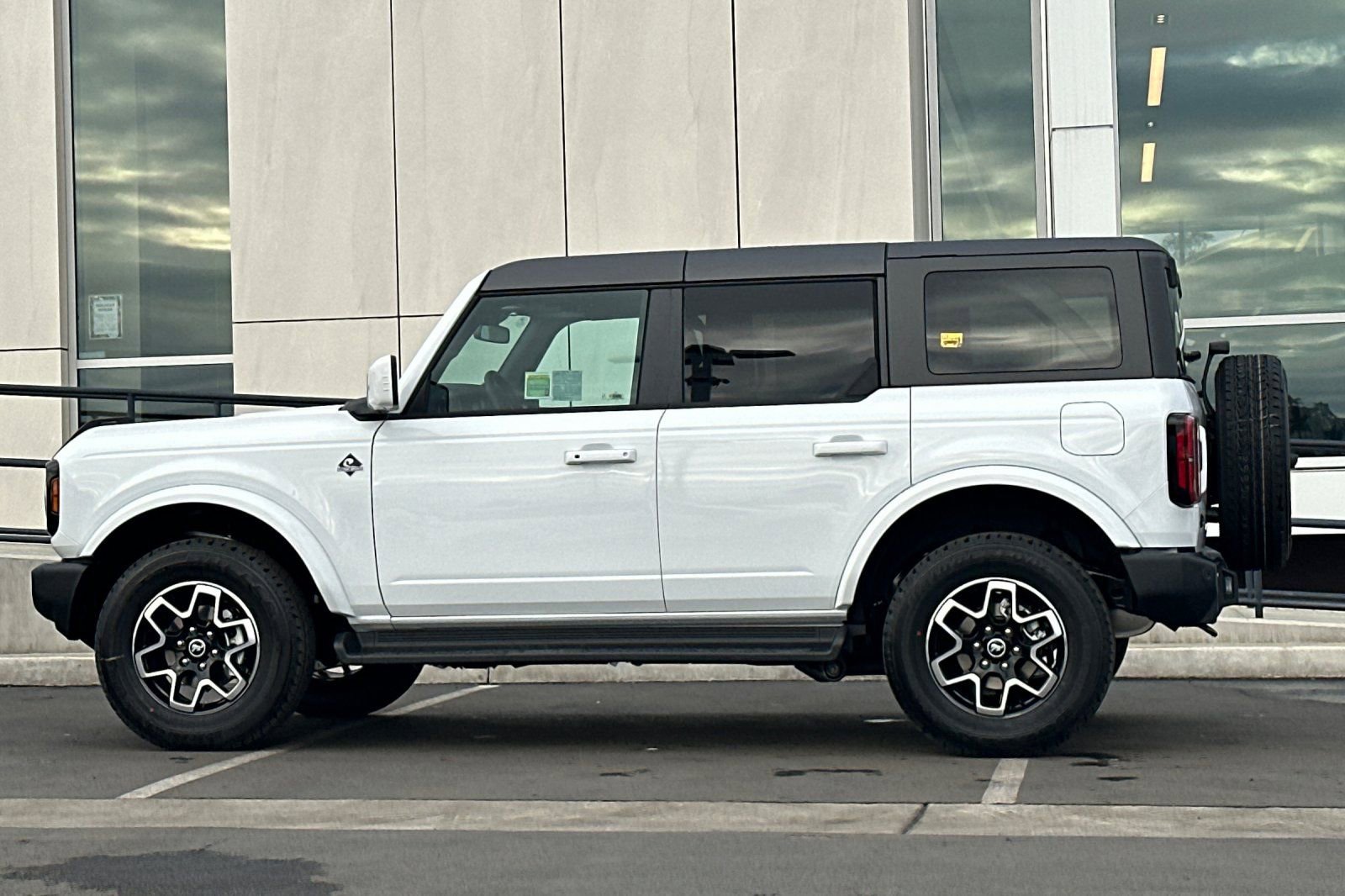 New 2025 Ford Bronco Outer Banks image 6