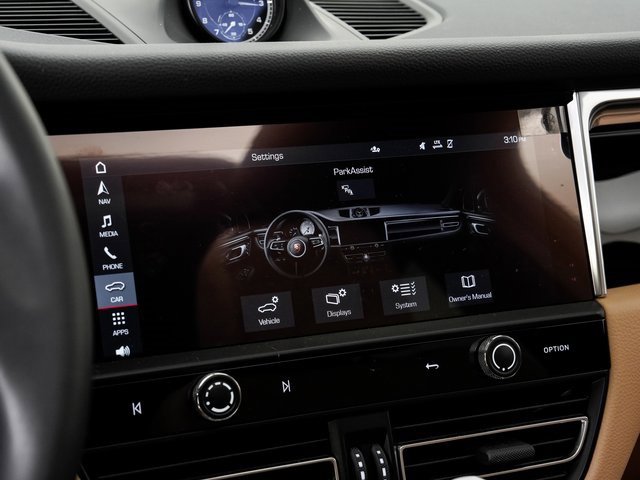 Used 2025 Porsche Macan image 18