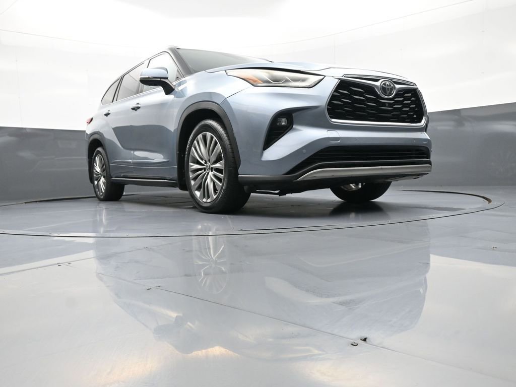 Certified 2020 Toyota Highlander Platinum w/ Preferred Accessory Package AWD/4WD image 31