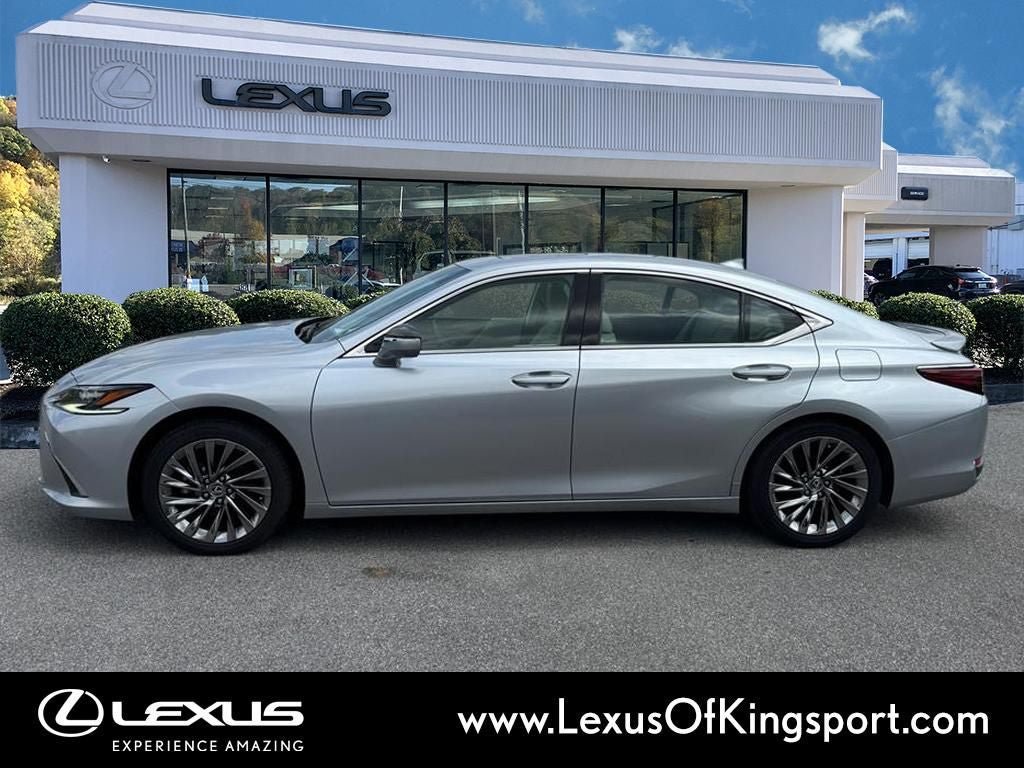 Used 2024 Lexus ES 300h Ultra Luxury w/ Accessory Package (Z1) FWD video 2