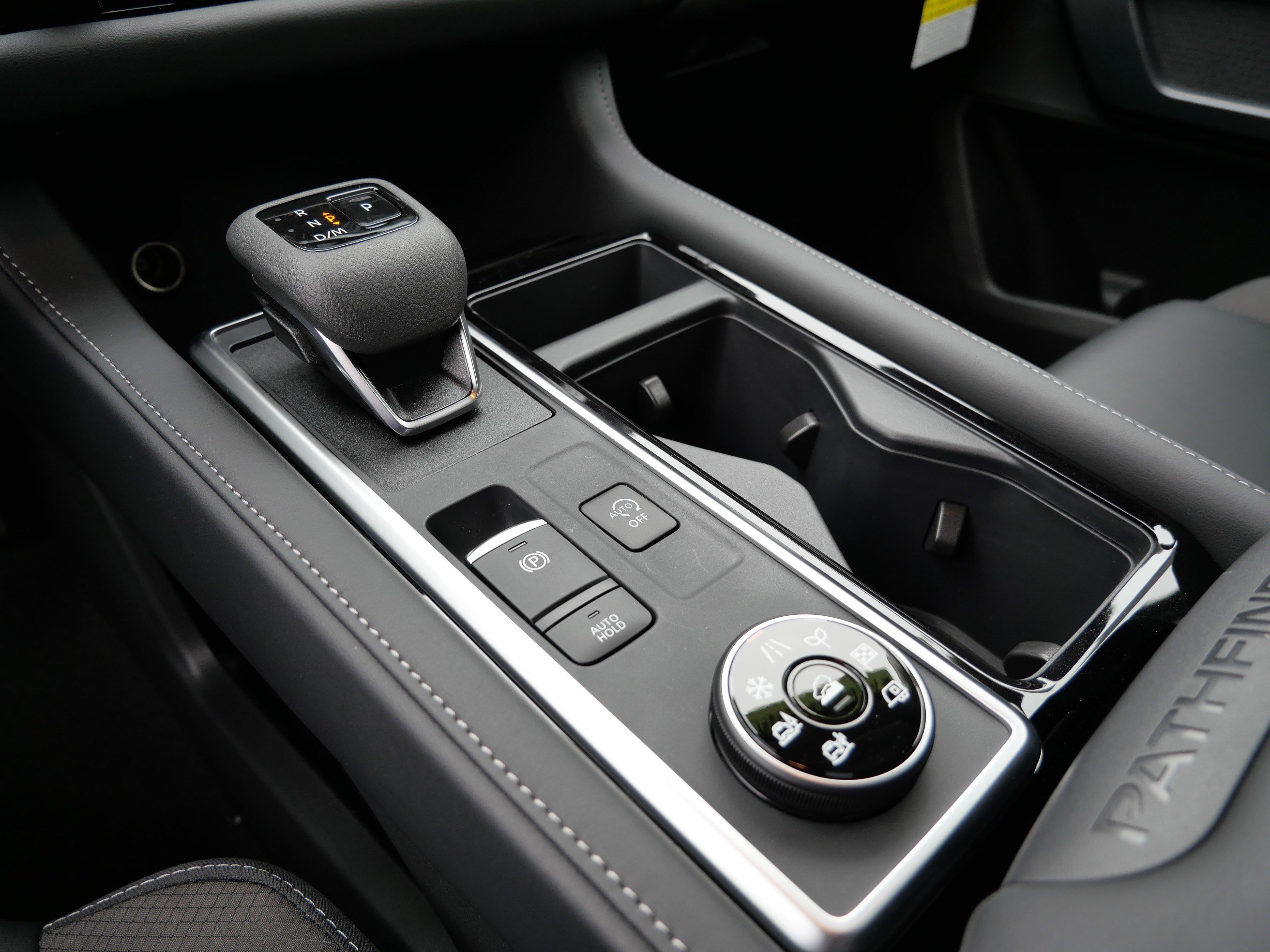 New 2025 Nissan Pathfinder SL image 11