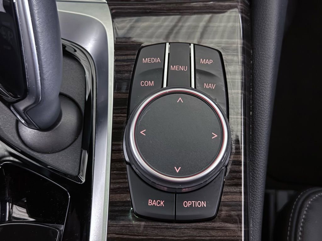 Used 2023 BMW 530e xDrive w/ Premium Package image 41