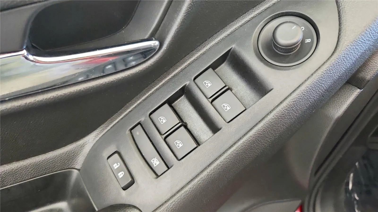 Used 2020 Chevrolet Trax LT w/ Driver Confidence Package FWD image 31
