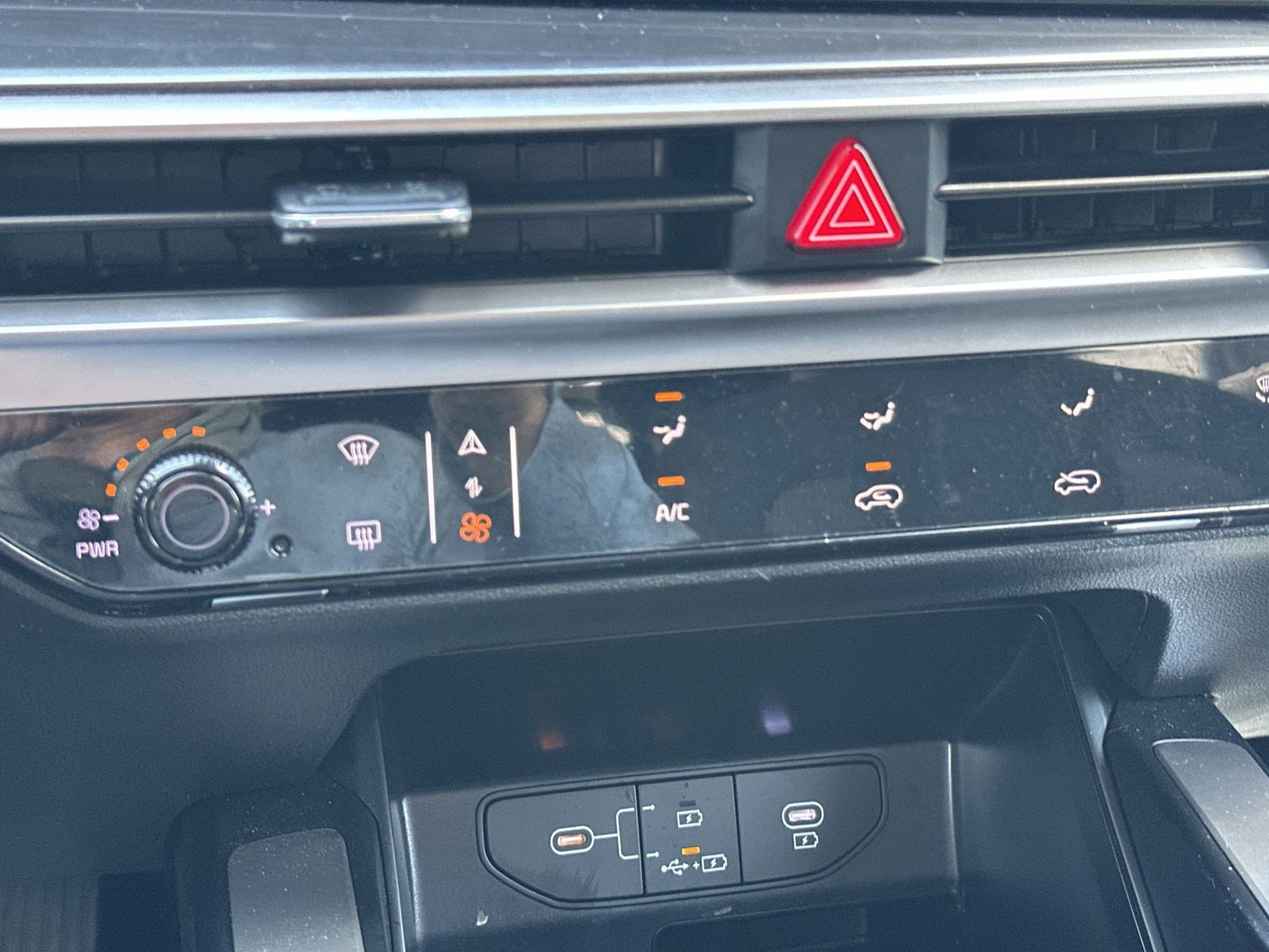 Certified 2025 Kia Sorento LX FWD image 16