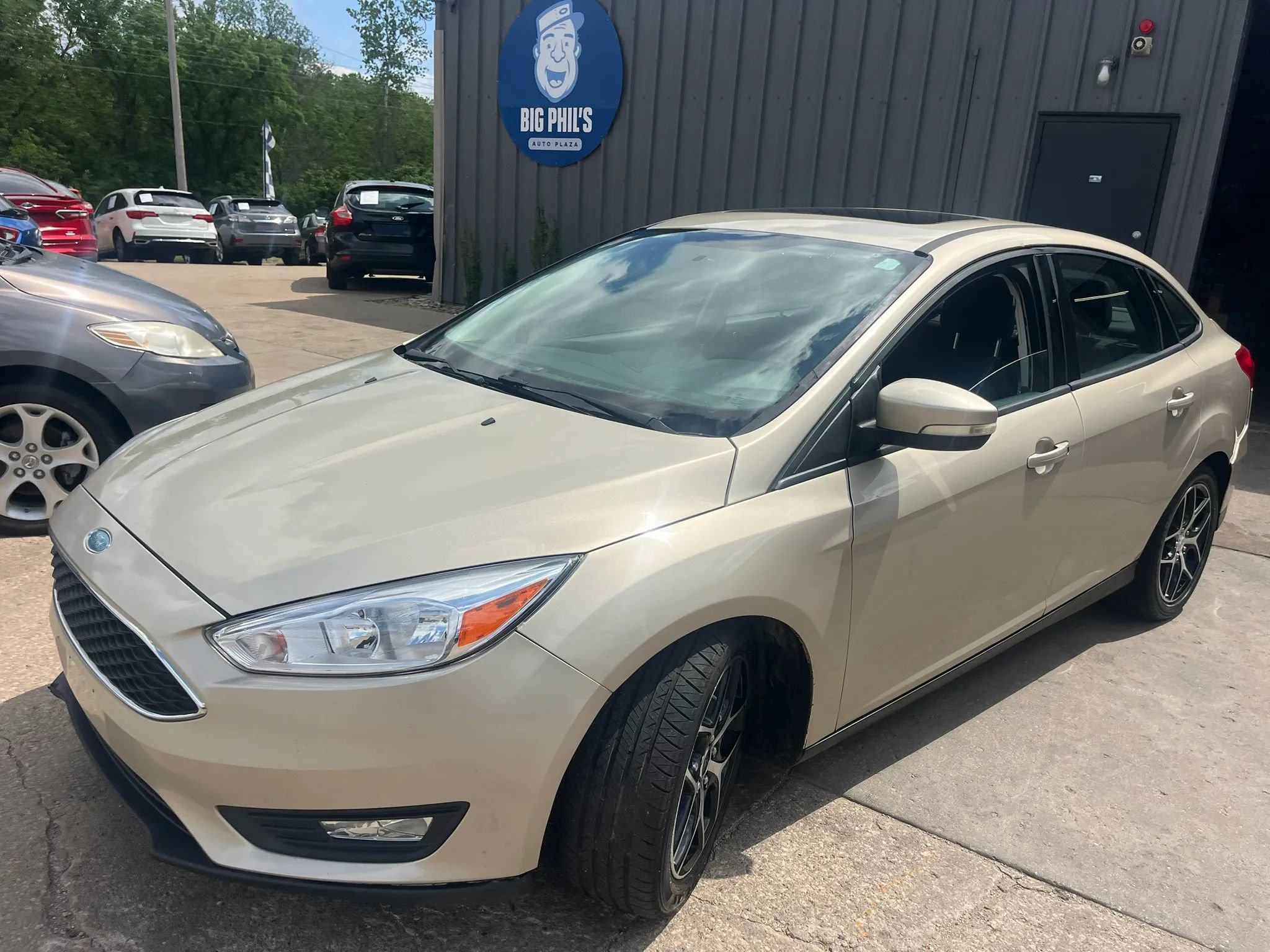 Used 2017 Ford Focus SEL FWD image 2