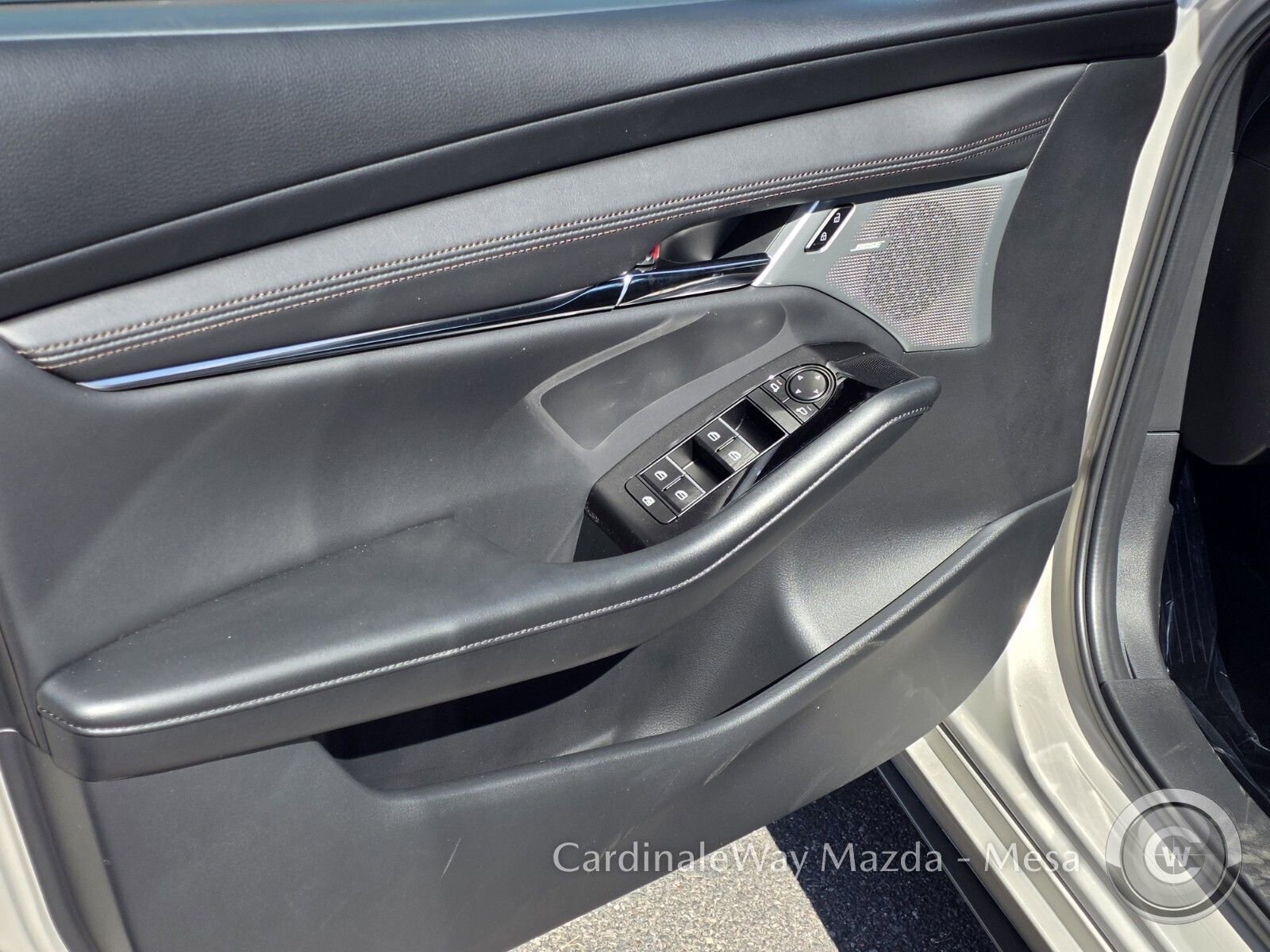 New 2026 MAZDA MAZDA3 Hatchback w/Premium Plus Pkg image 11