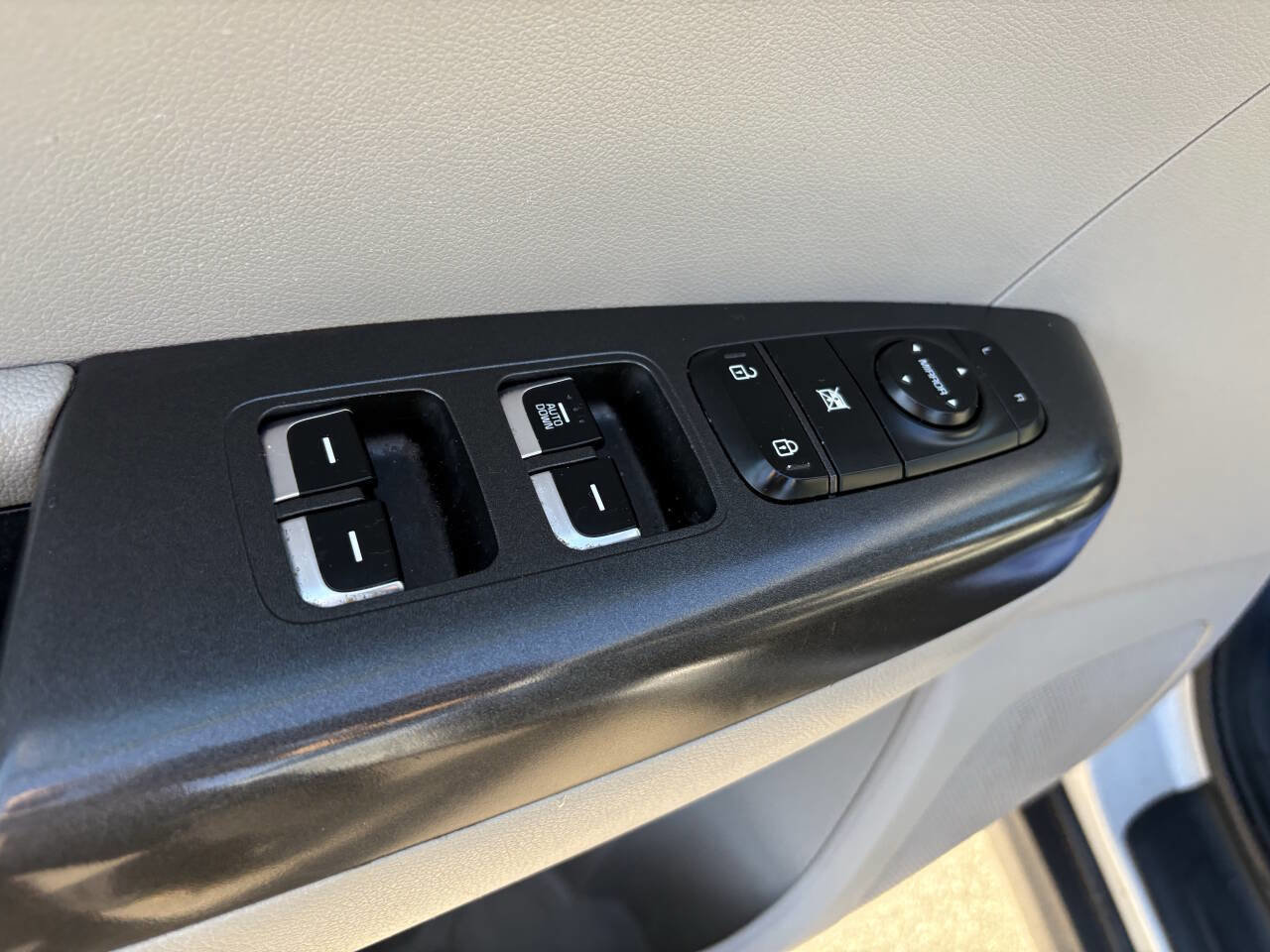 Used 2020 Kia Sportage LX image 5