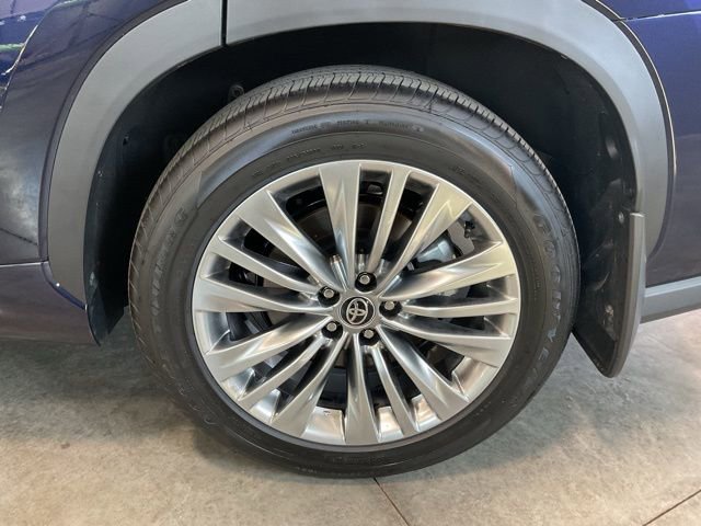 Used 2026 Toyota Highlander Platinum image 7