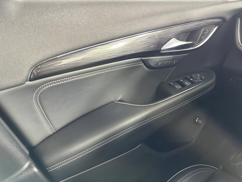Used 2023 Buick Envision Essence FWD image 32