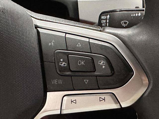 Used 2023 Volkswagen Atlas Cross Sport SE w/ Black Wheel Package AWD/4WD image 19