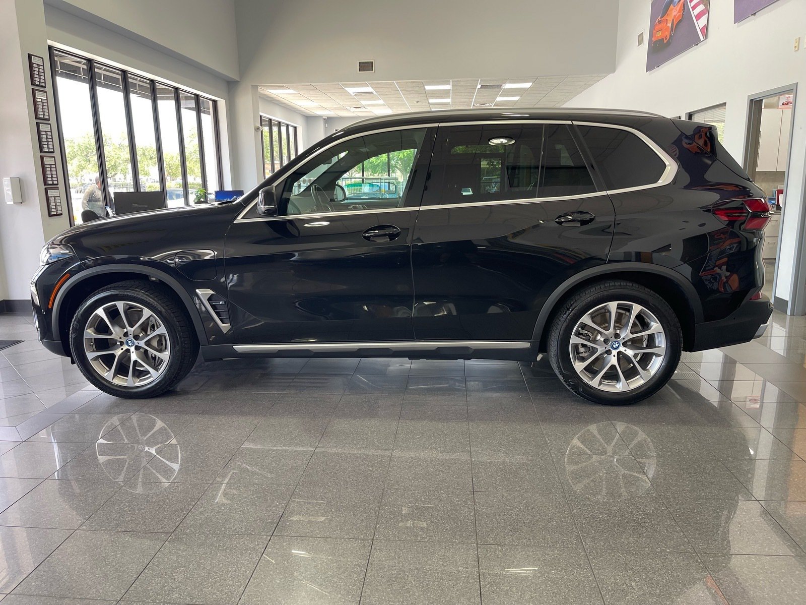 Used 2024 BMW X5 xDrive50e AWD/4WD image 2