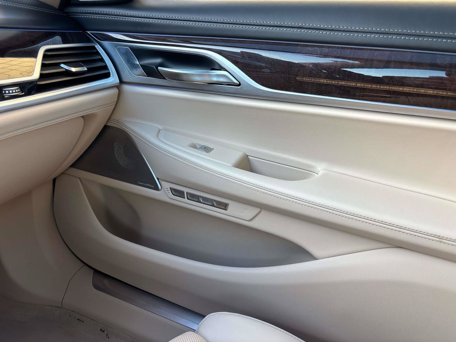 Used 2018 BMW 750i xDrive AWD/4WD image 31