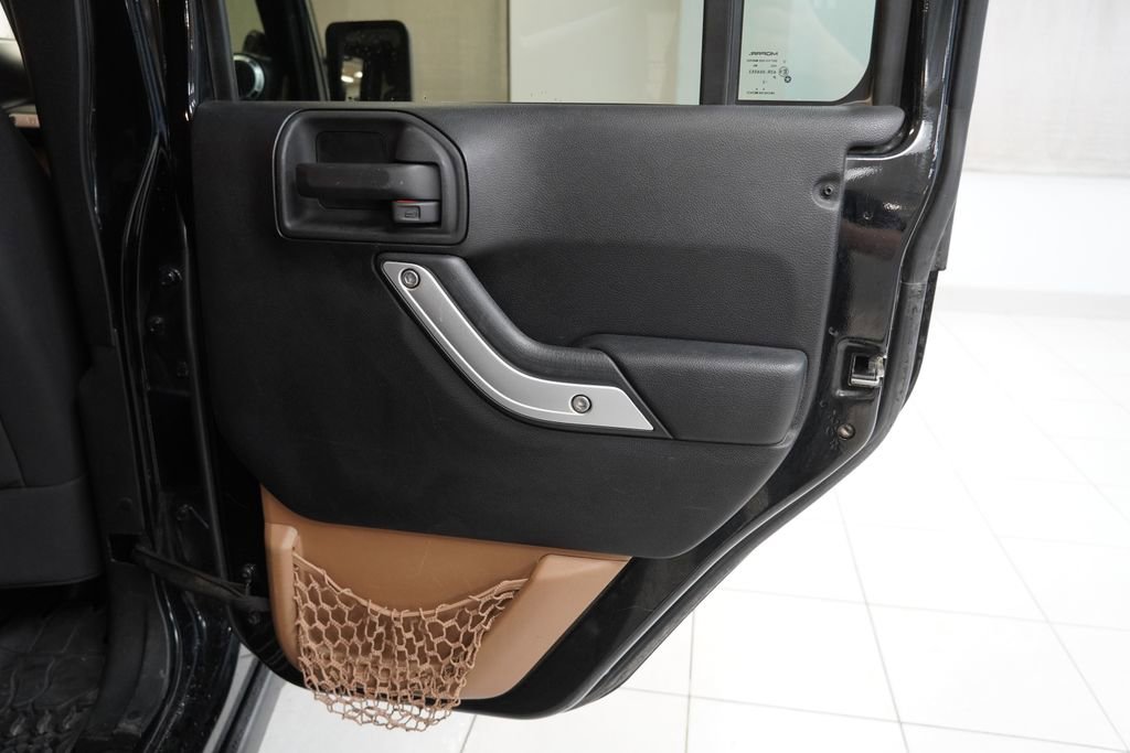 Used 2013 Jeep Wrangler Unlimited Rubicon w/ Connectivity Group image 27
