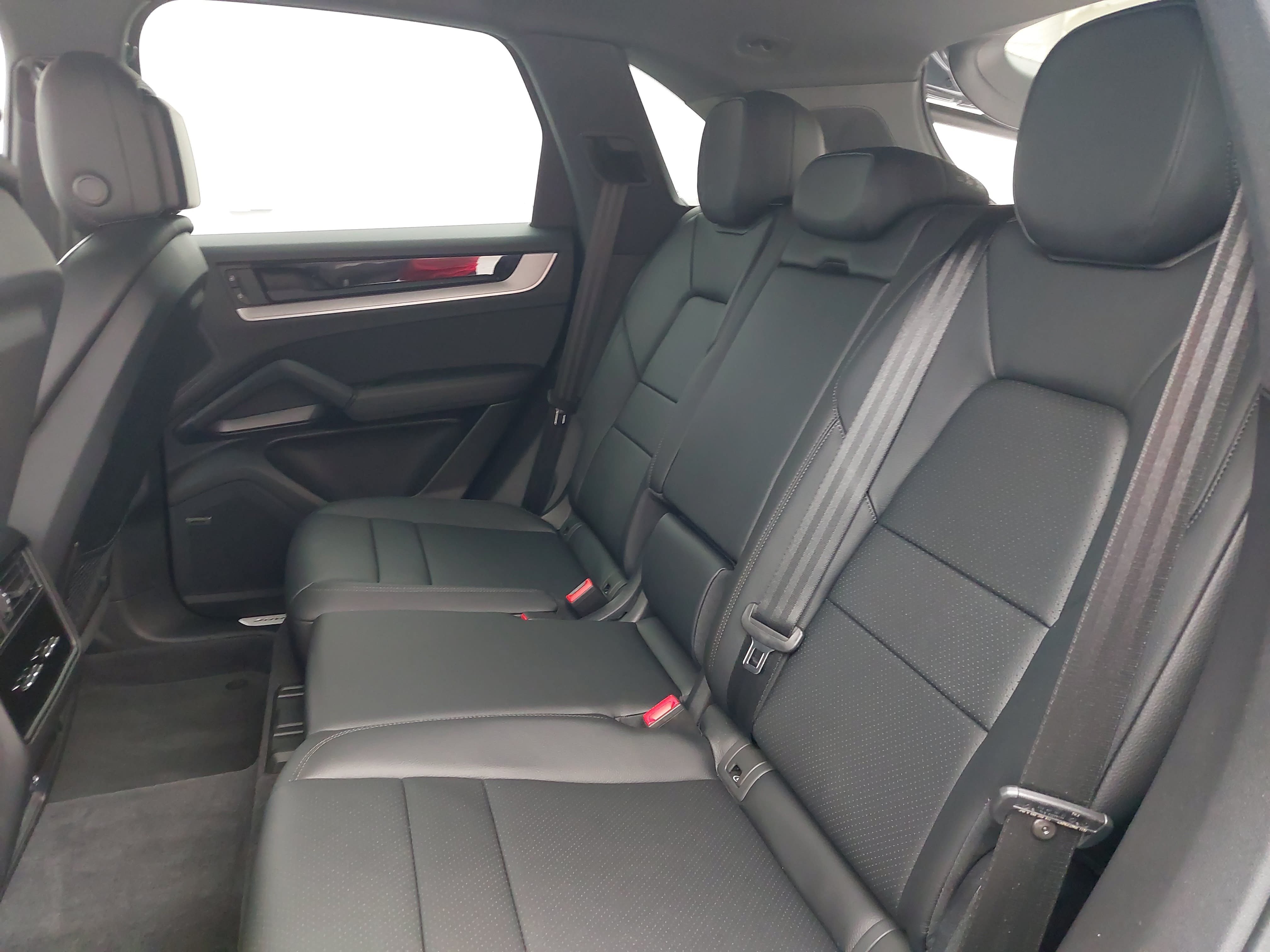 Certified 2026 Porsche Cayenne AWD/4WD image 16