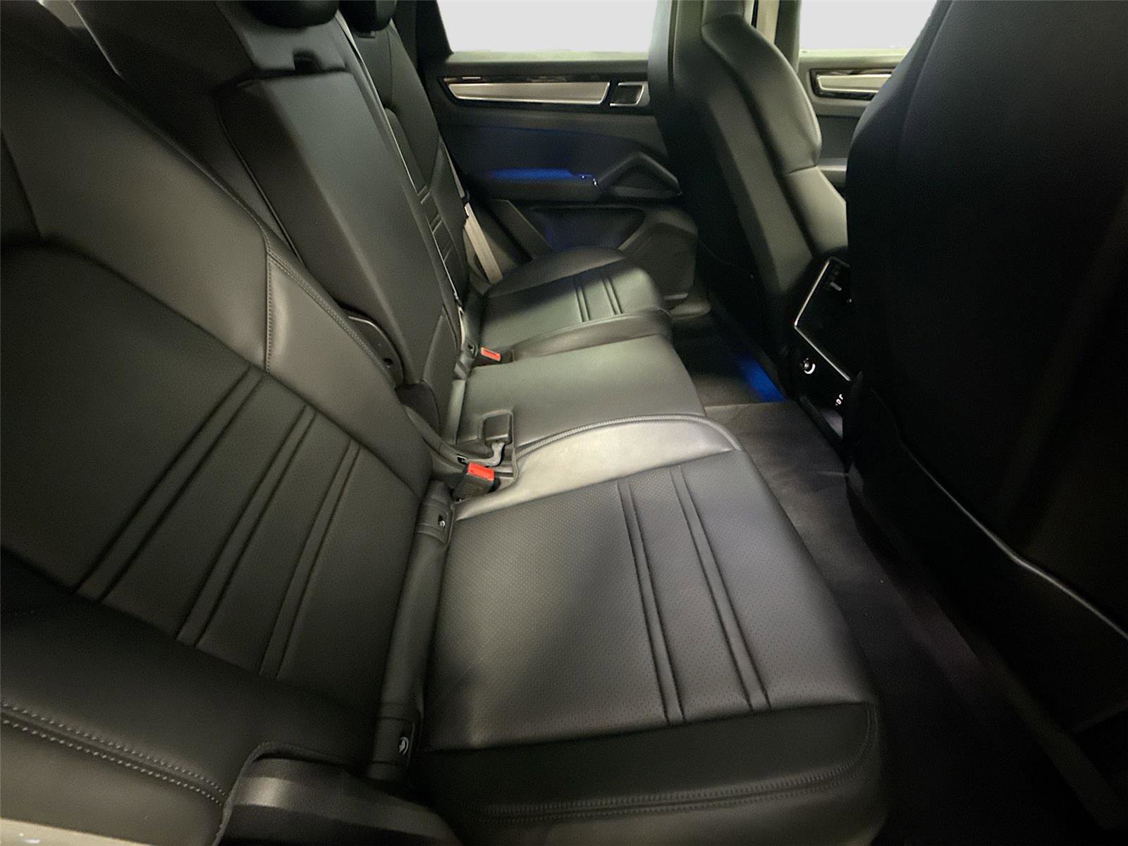 Used 2022 Porsche Cayenne Platinum Edition AWD/4WD image 29