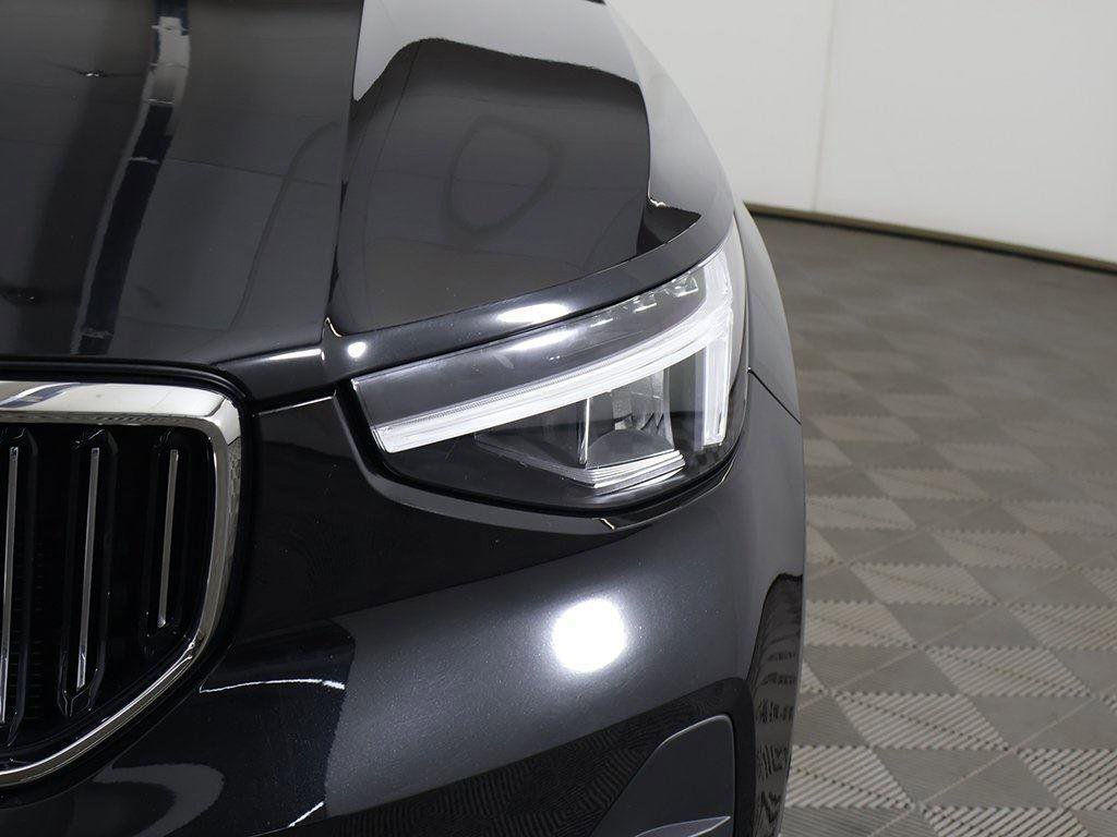 Used 2023 Volvo XC40 B5 Plus w/ Protection Package Premier image 18