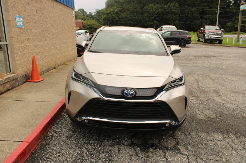 Used 2023 Toyota Venza XLE AWD/4WD image 2