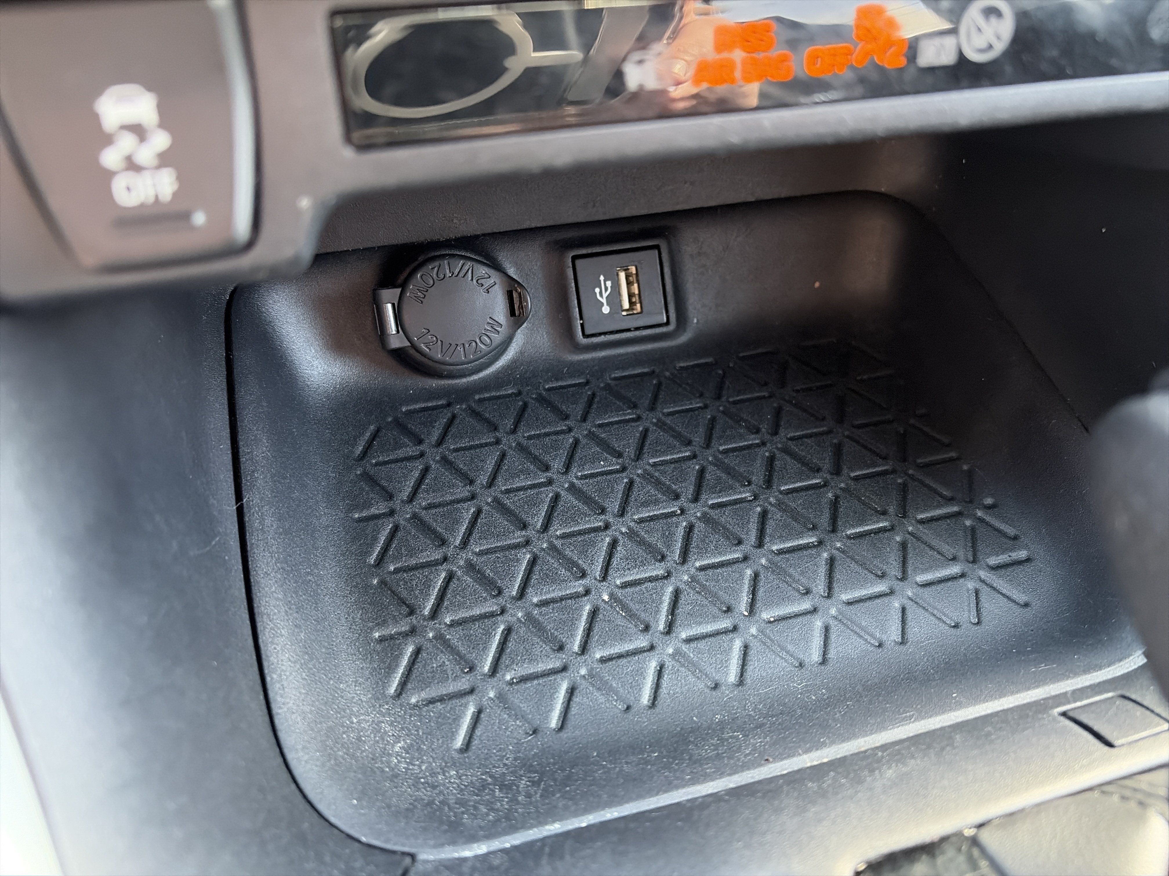 Used 2025 Toyota RAV4 XLE AWD/4WD image 28