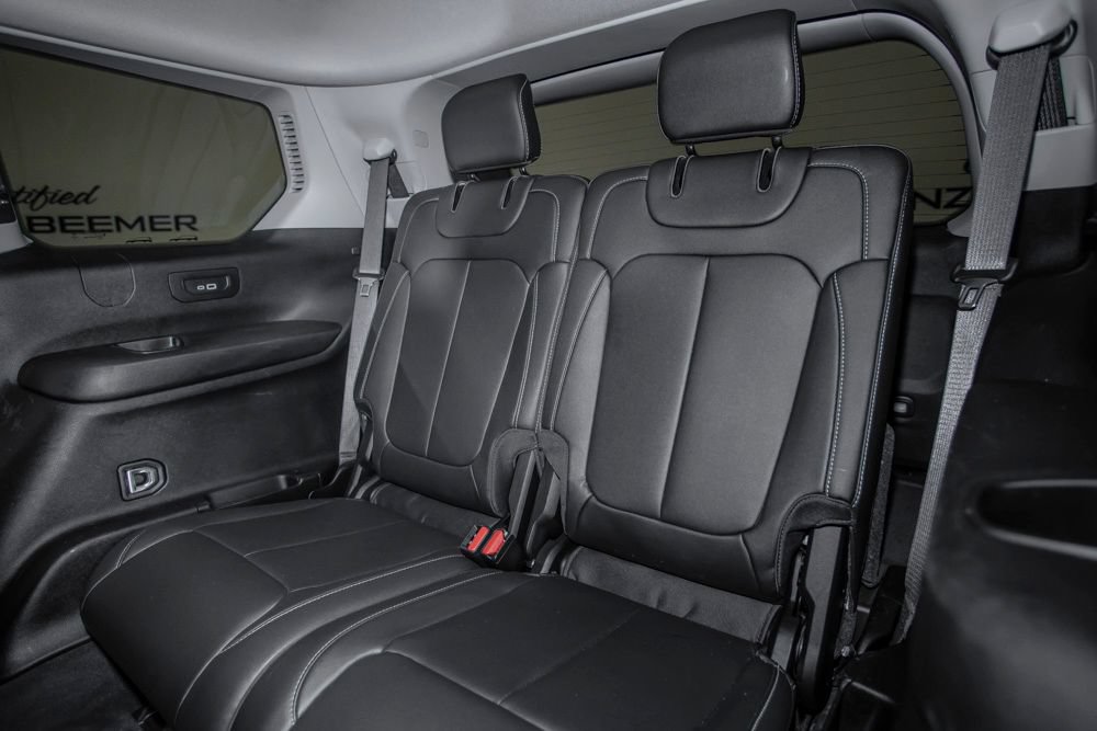 Used 2023 Jeep Grand Cherokee L Limited AWD/4WD image 16