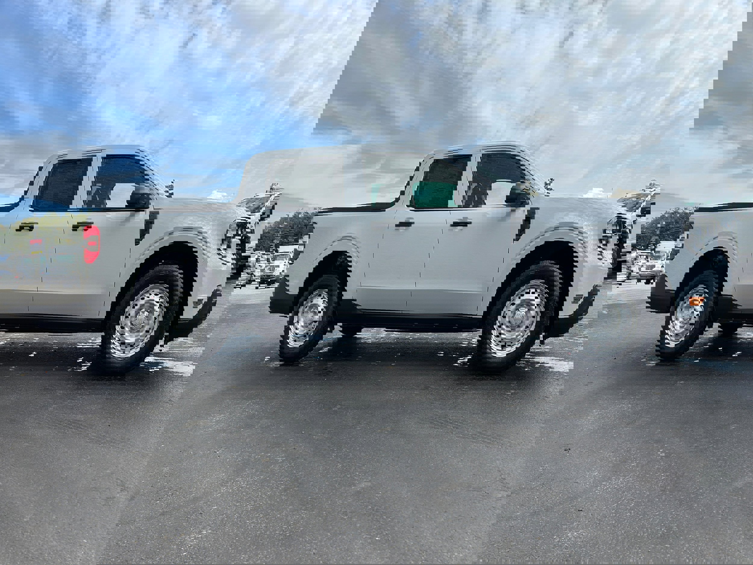 New 2025 Ford Maverick XL image 19