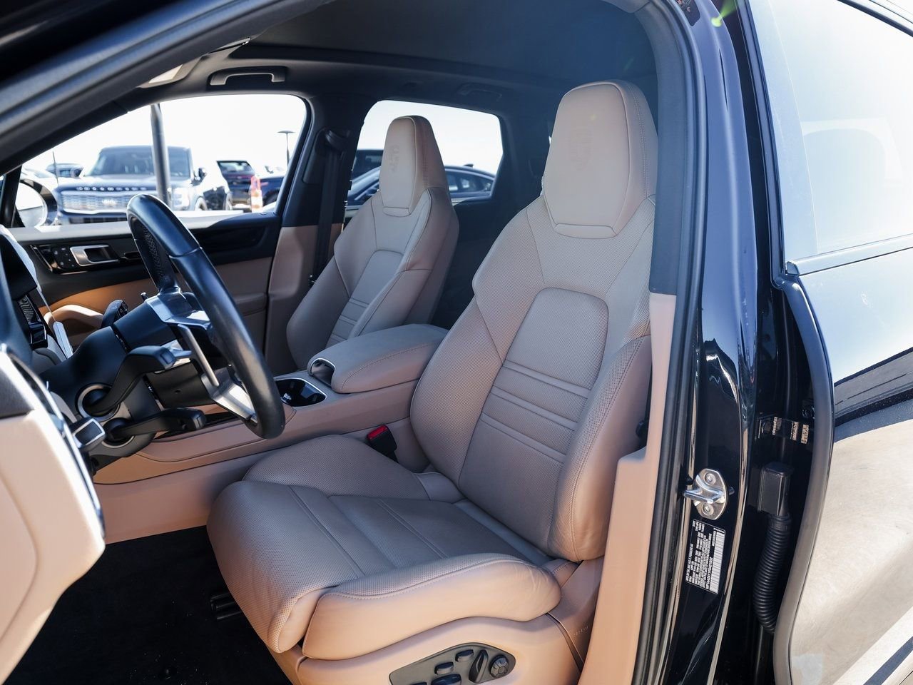 Certified 2023 Porsche Cayenne image 5