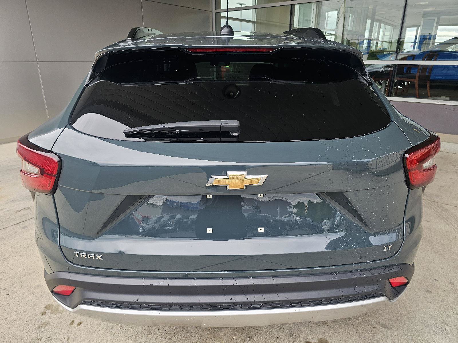 Used 2025 Chevrolet Trax LT w/ LT Convenience Package FWD image 4