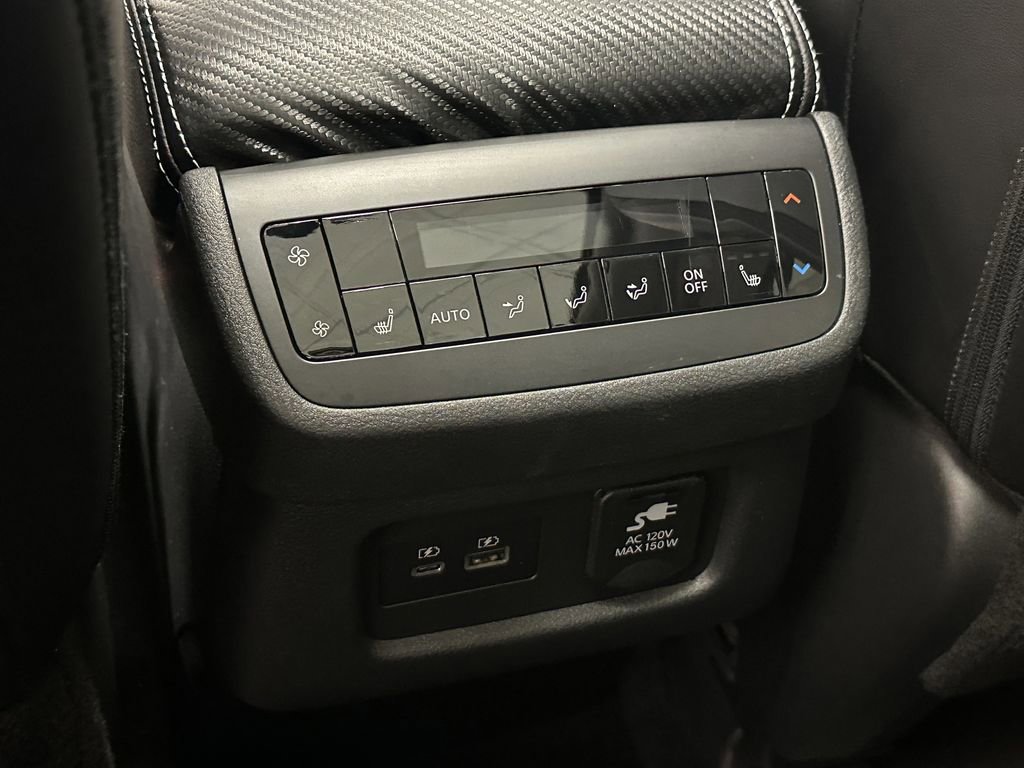 Used 2023 Nissan Pathfinder Platinum image 26