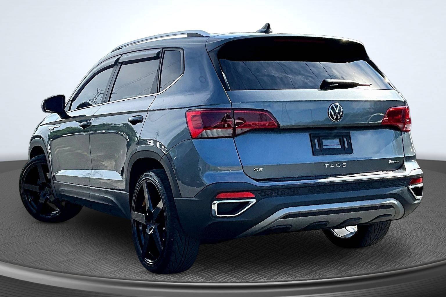 Used 2023 Volkswagen Taos SE AWD/4WD image 3