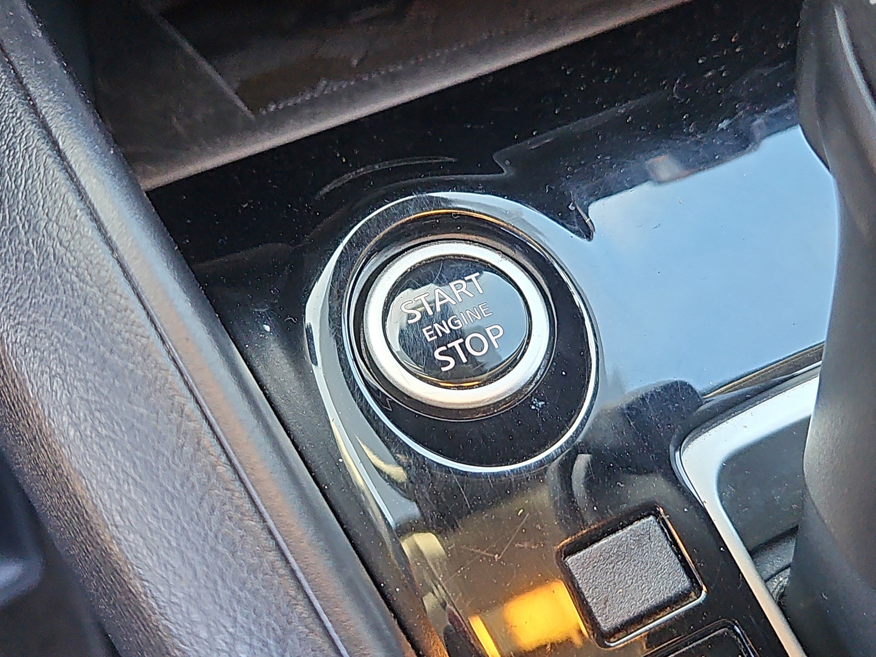 Used 2023 Nissan Versa SV image 12