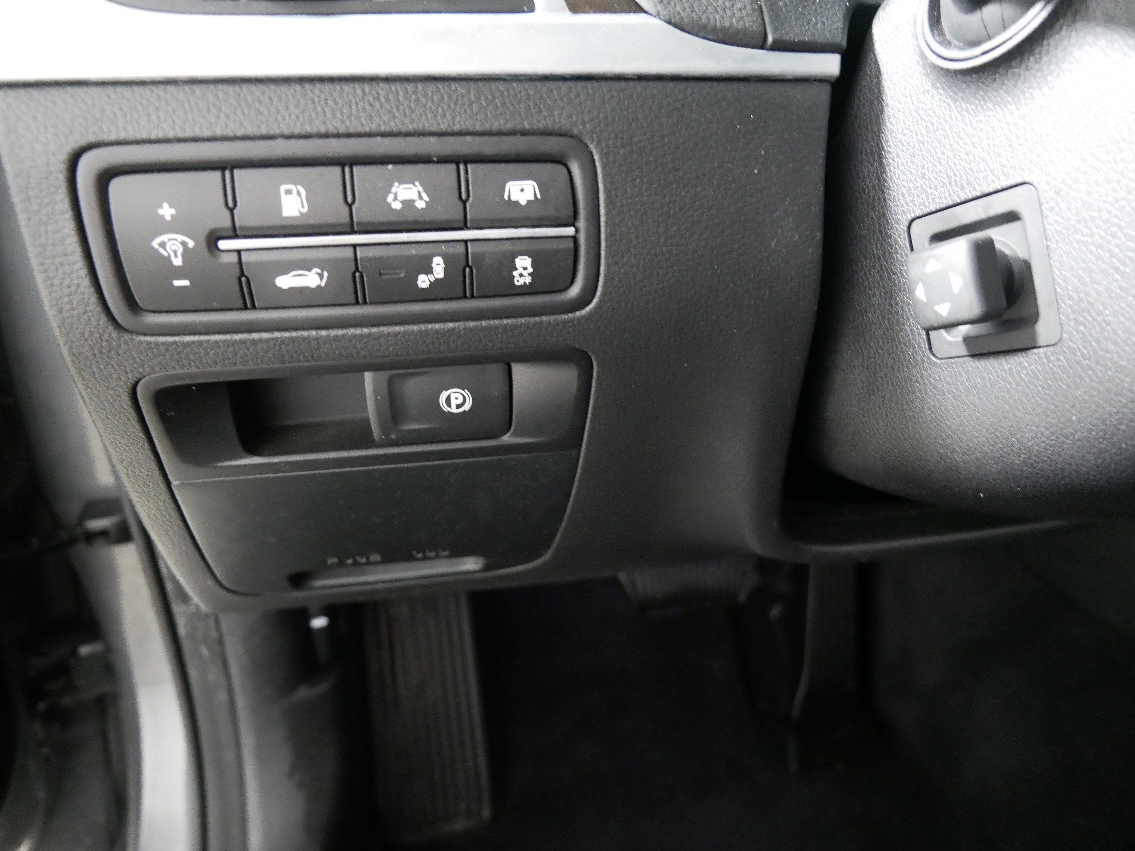 Used 2018 Genesis G80 3.8 w/ Option Group 03 image 26