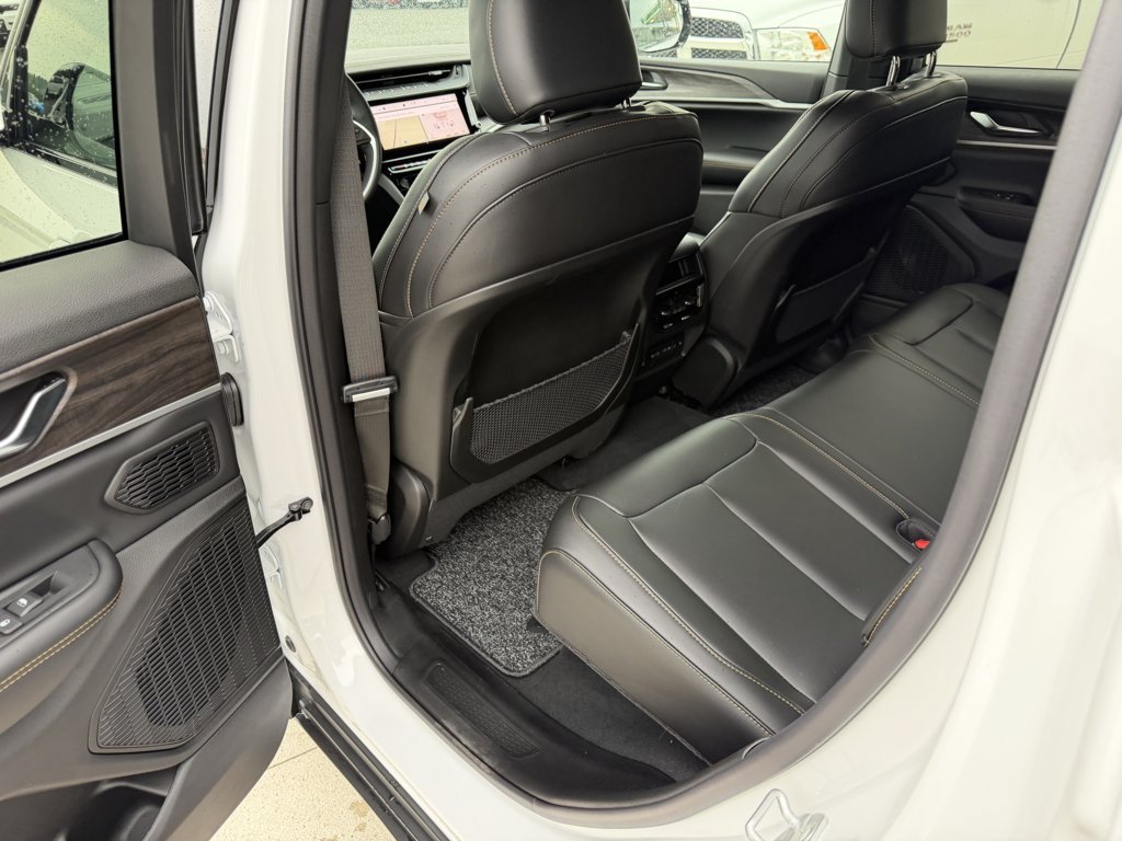 New 2026 Jeep Grand Cherokee Limited AWD/4WD image 12