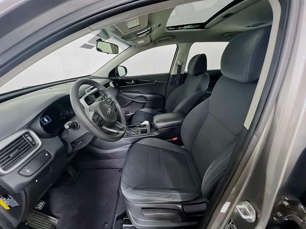 Used 2017 Kia Sorento L image 17