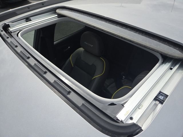 New 2026 Chevrolet Trax ACTIV w/ Sunroof Package FWD image 3
