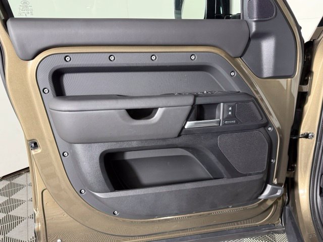Used 2026 Land Rover Defender 110 X-Dynamic SE AWD/4WD image 20