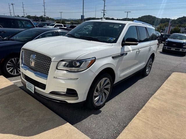 Used 2023 Lincoln Navigator Reserve AWD/4WD image 4